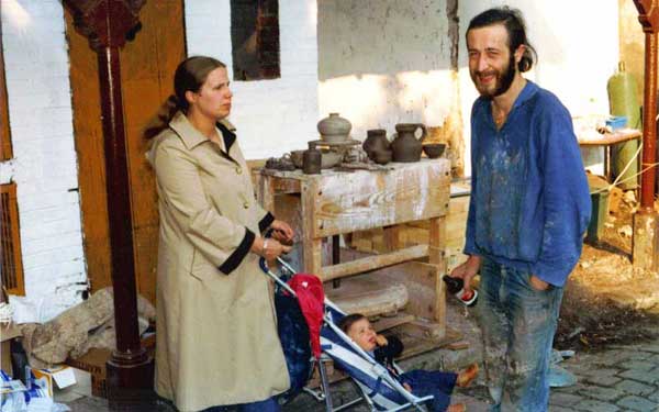 1979-6-Eric-expose-ses-poteries